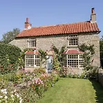 Holiday home Bute Pickering